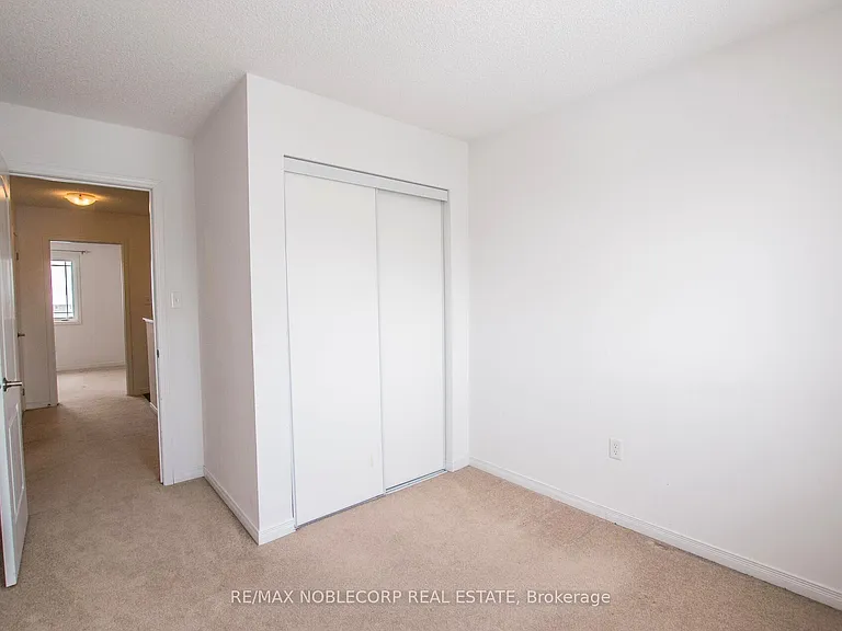 1287 Coleman Cres — Photo 23