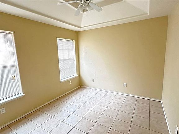 5th image of 2716 Presidio Dr APT 3
