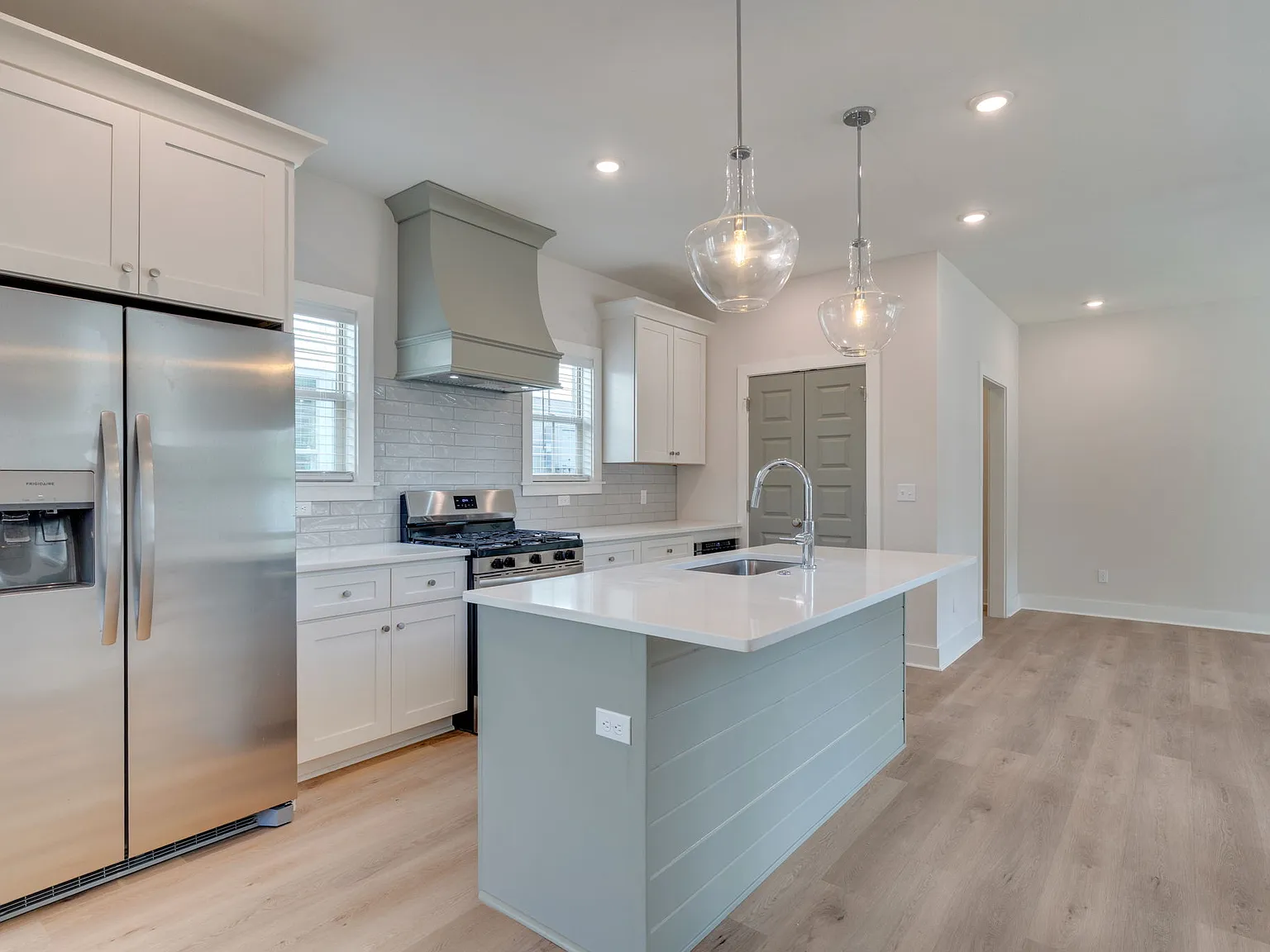 4 bed, 2250 sqft, $3,200 — Photo 3