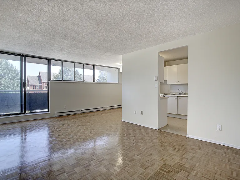666 King St E — Photo 25
