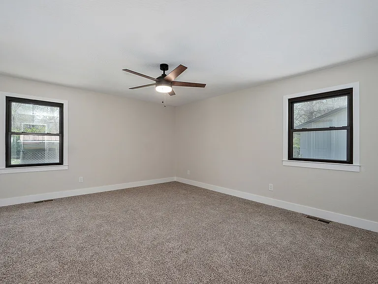 2558 W Village Ln — Photo 21