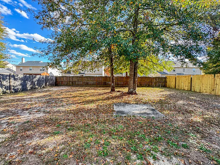 733 Elderberry Ln — Photo 16