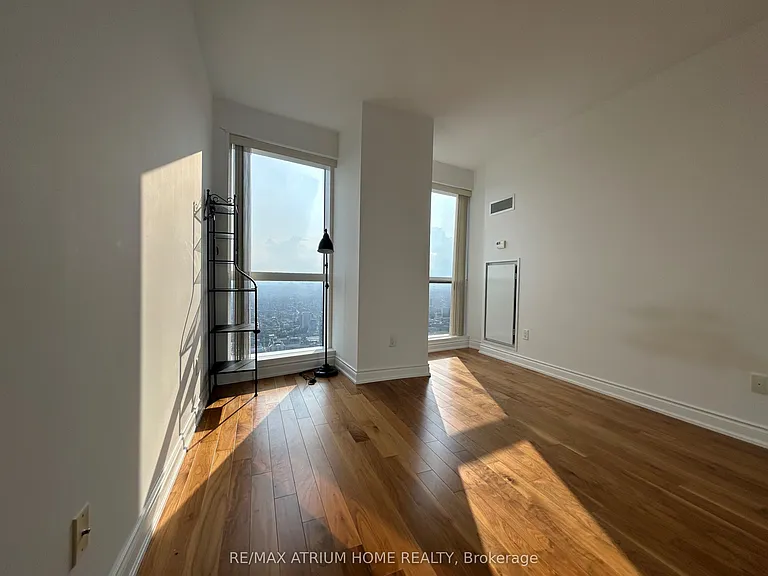 388 Yonge St #7010 — Photo 11