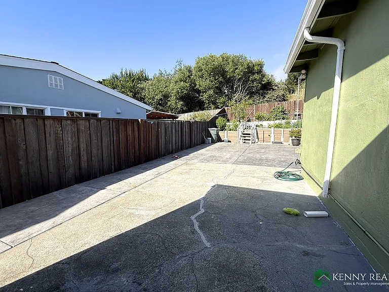 925 Newman Dr — Photo 14