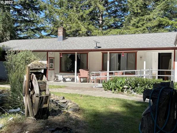 204 Scholfield Ridge Rd, Reedsport, OR 97467