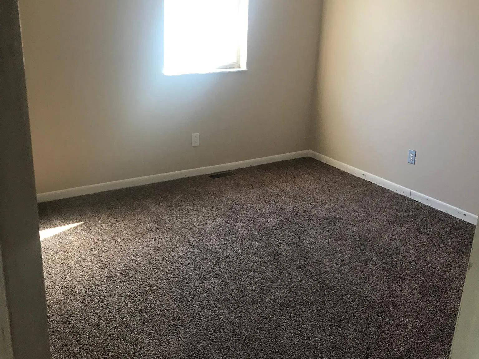 3 bed, 1008 sqft, $925 — Photo 4