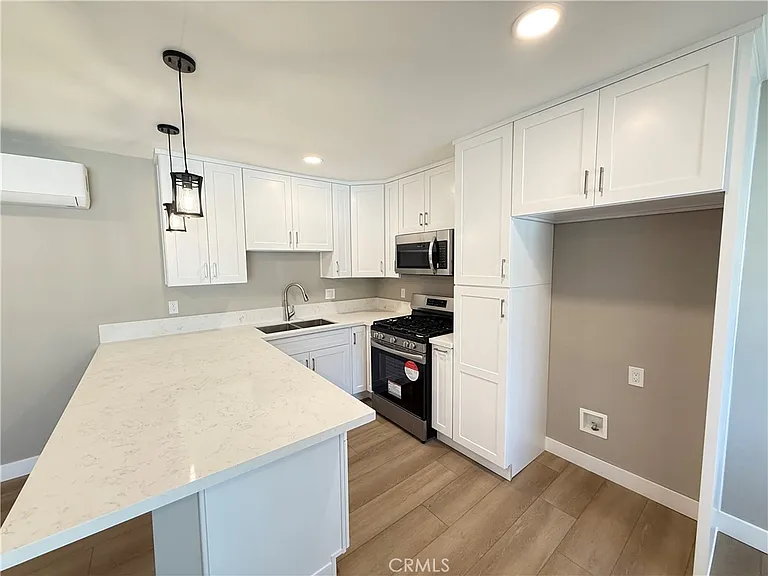 919 E Acacia Ave #L — Photo 3