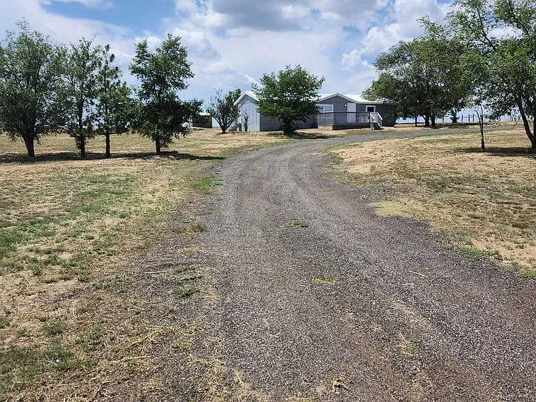 9010 Bowen Ln — Photo 2