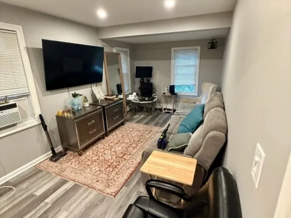 8 E Sterling St, Wharton, NJ 07885