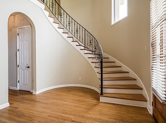 2nd image of 606 Green Oaks Ln