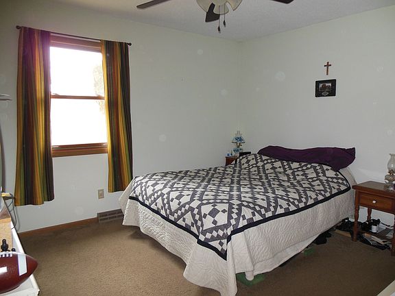 5th image of 221 Maumee Ln