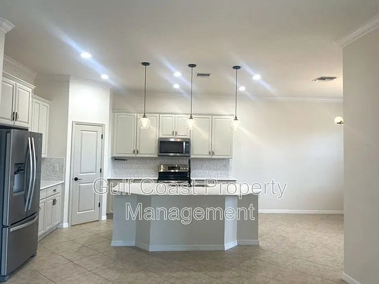 10485 Crooked Creek Dr — Photo 5