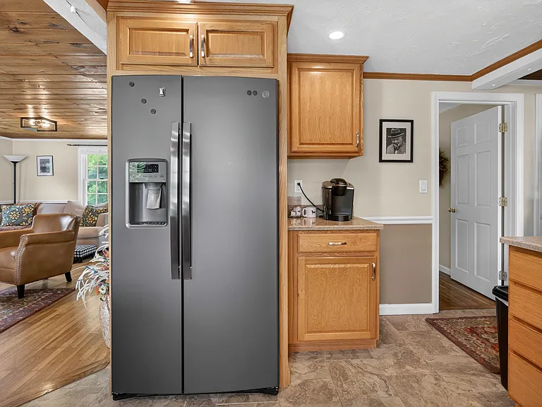201 Grove St — Photo 5