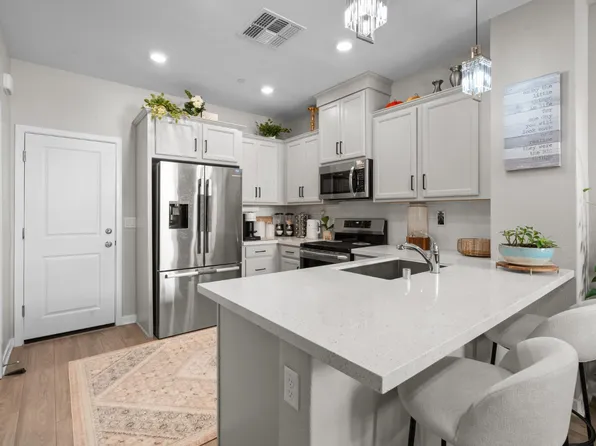 5301 E Commerce Way Unit 64104, Sacramento, CA 95835