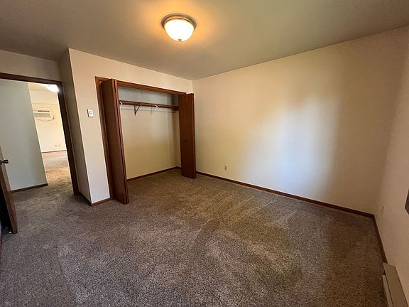 5th image of 642-648 S 44th Ave
