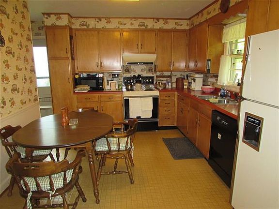 5th image of 1809 Oakwood Dr N