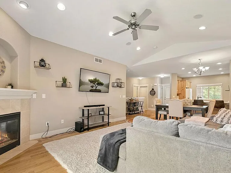 1162 Village Cir — Photo 11