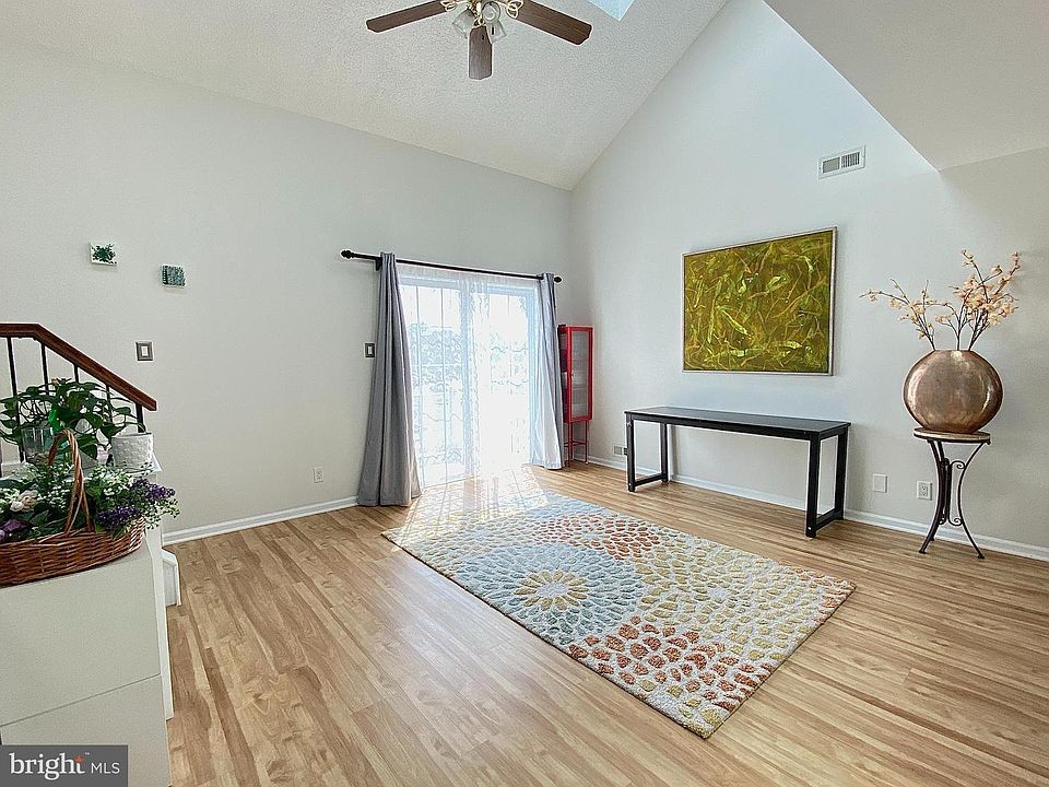 1st image of 508 Trescott Pl