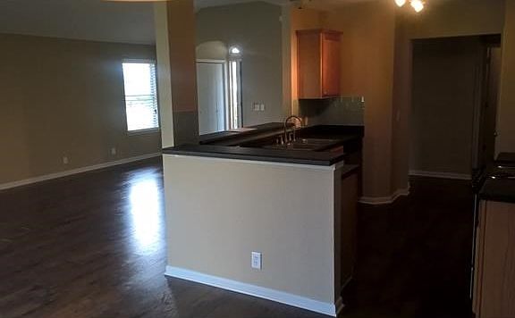 4th image of 120 Willow Dr