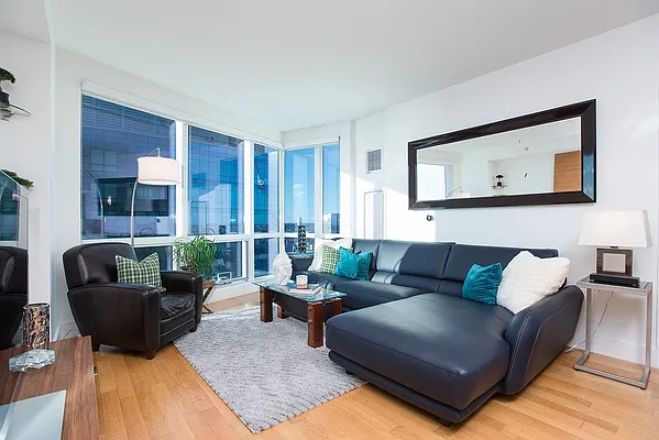 Sold by Nestseekers | media 4