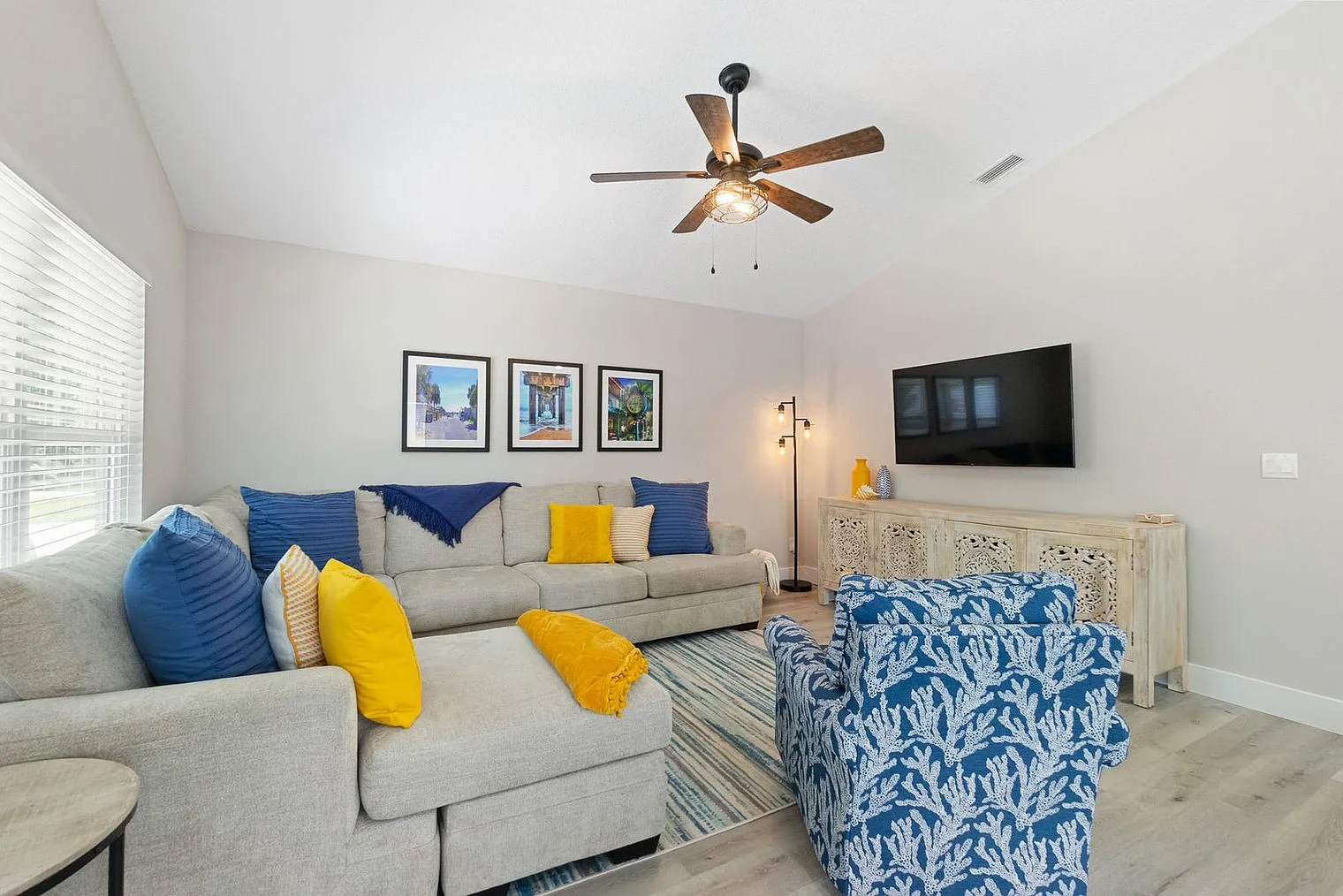3 bed, 2.0 bath, 1097 sqft, $3,868 — Photo 2