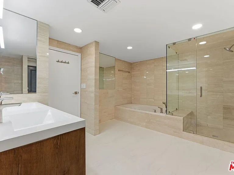 1155 N La Cienega Blvd #1 — Photo 12