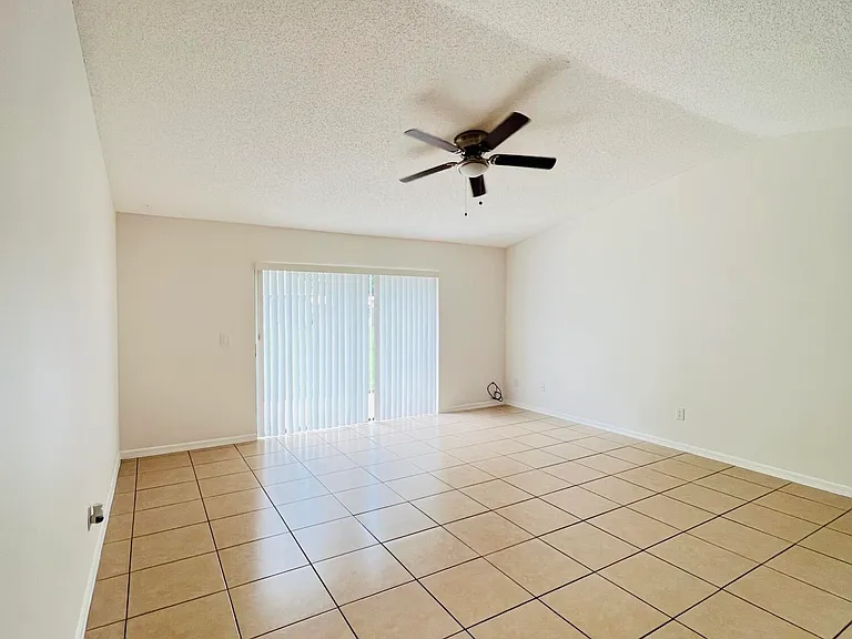 1217 Schumann Dr — Photo 6