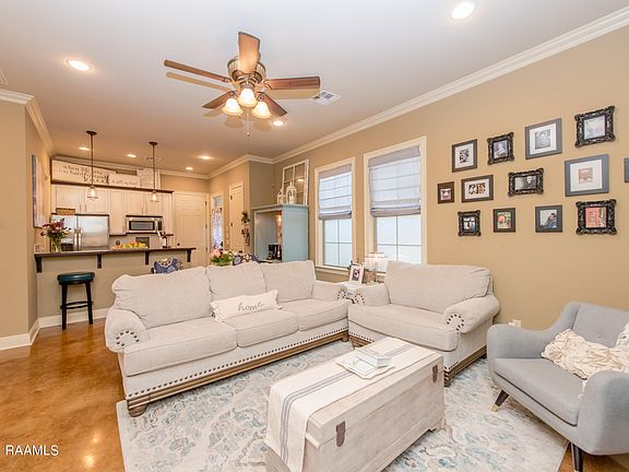4th image of 123 Villa Park Ln