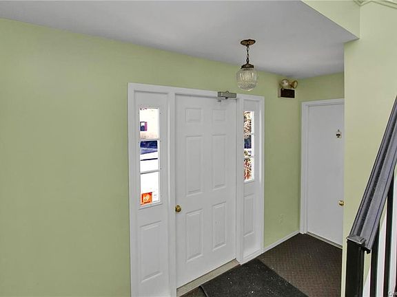 3rd image of 440 Somerset Dr APT D