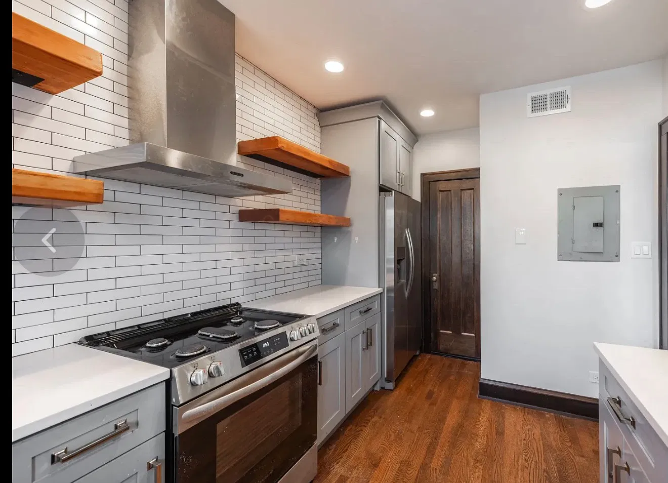 2 bed, 1000 sqft, $1,900 — Photo 1