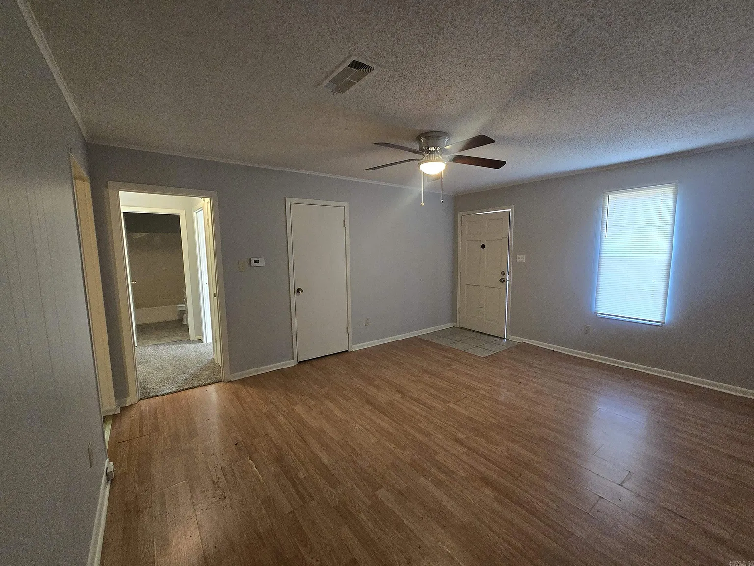 2 bed, 1.0 bath, 870 sqft, $795 — Photo 2