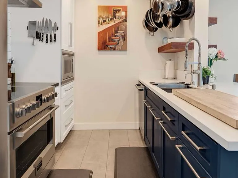 230 S Catalina Ave #301 — Photo 2