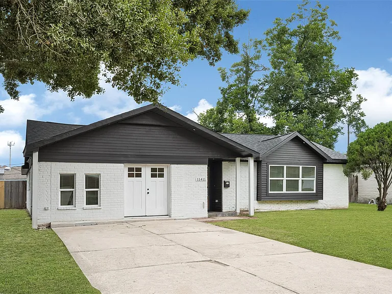 11411 Sagehurst Ln — Photo 2