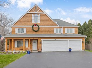 580 Cortland Dr, Lake Zurich, IL 60047