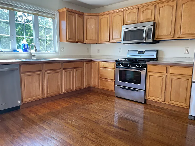 765 Hart St — Photo 13