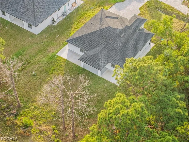 541 Chalet Ave S — Photo 40