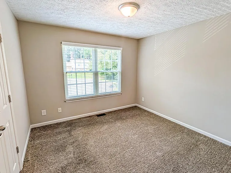 21530 Warwick Ct — Photo 27