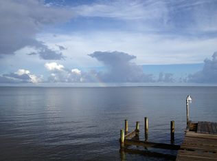 266 Bayshore Dr, Freeport, FL 32439