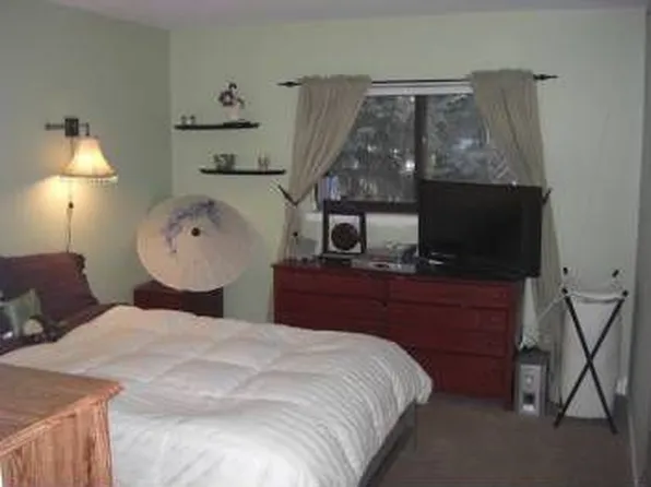 8308 Lakeview Dr, Ypsilanti, MI 48198