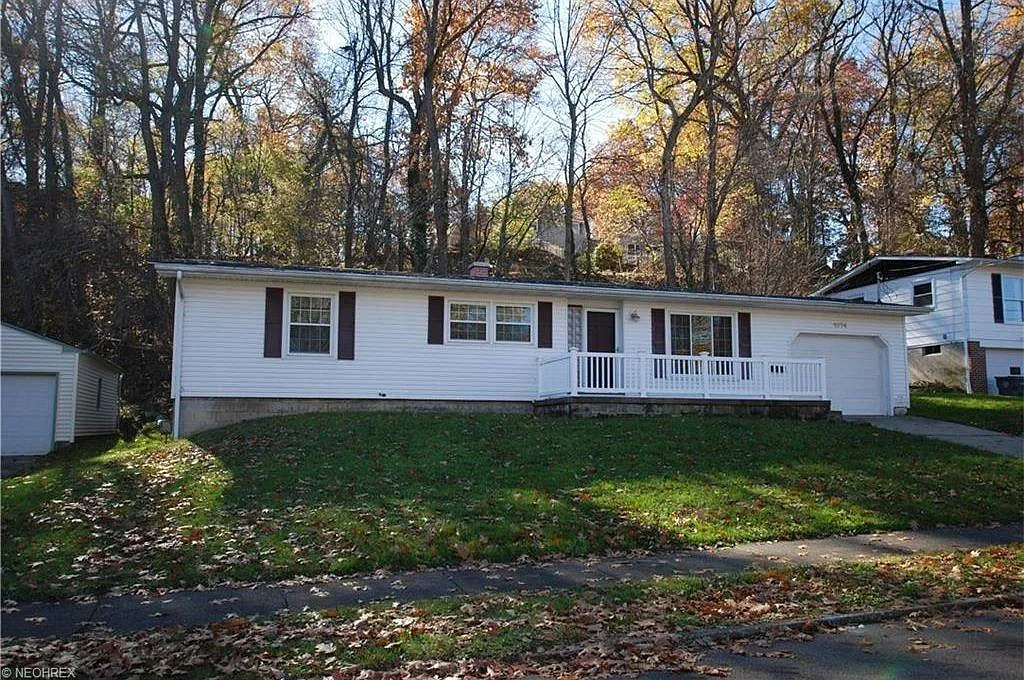 1974 Chapel Hill Dr photo 1