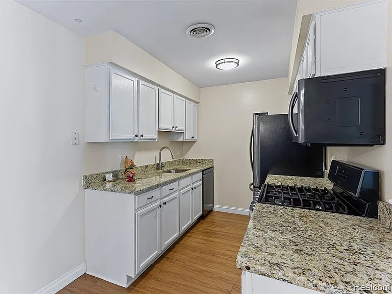 44435 Savery Dr — Photo 6