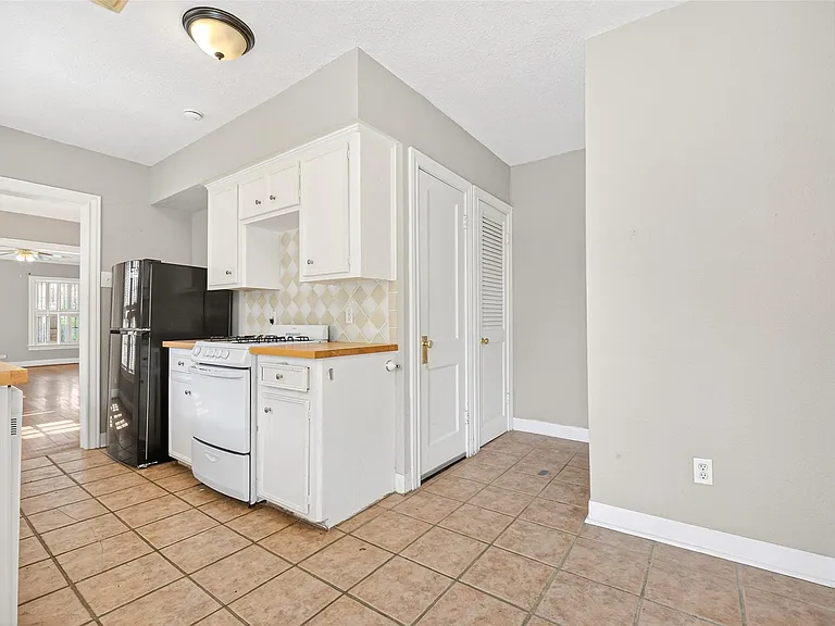 1210 Shearn St — Photo 16