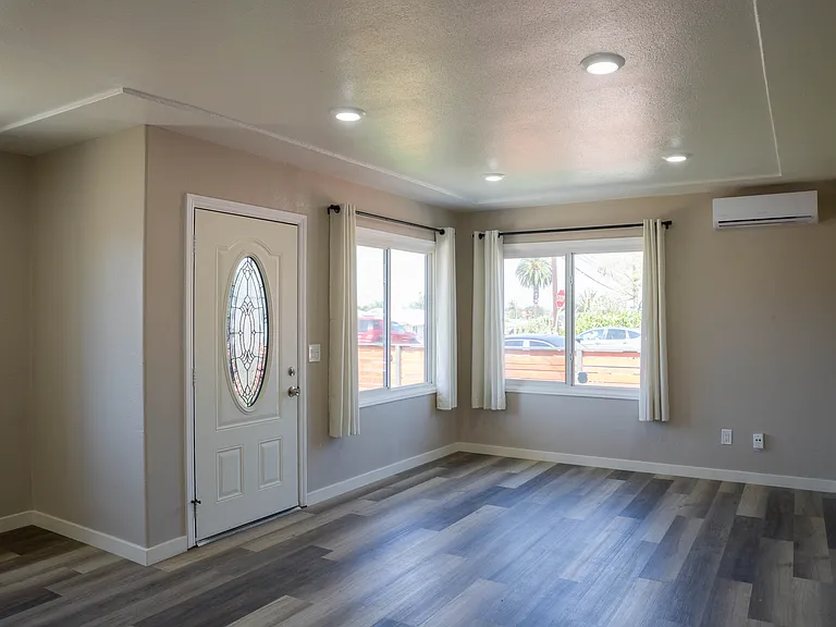 4481 Dwight St — Photo 14