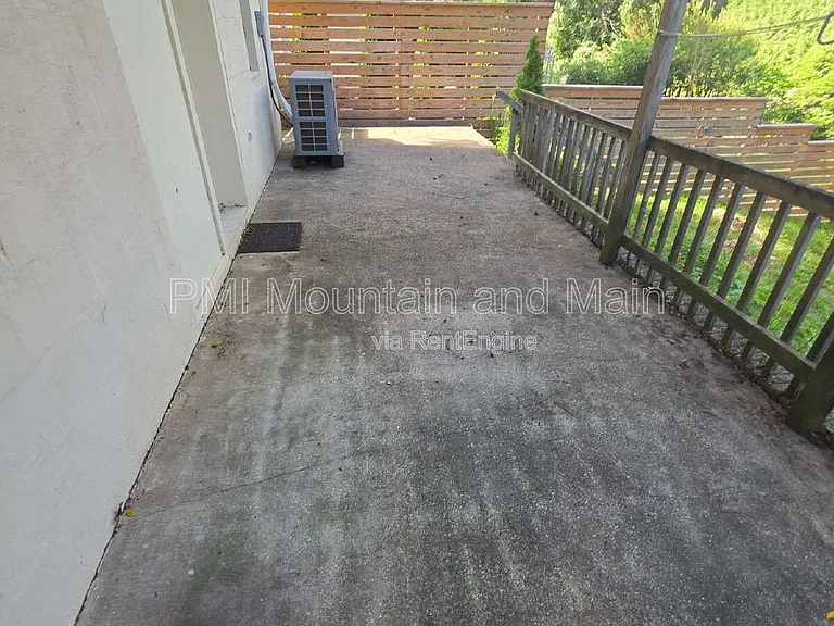 617 Brookshire St #B — Photo 31