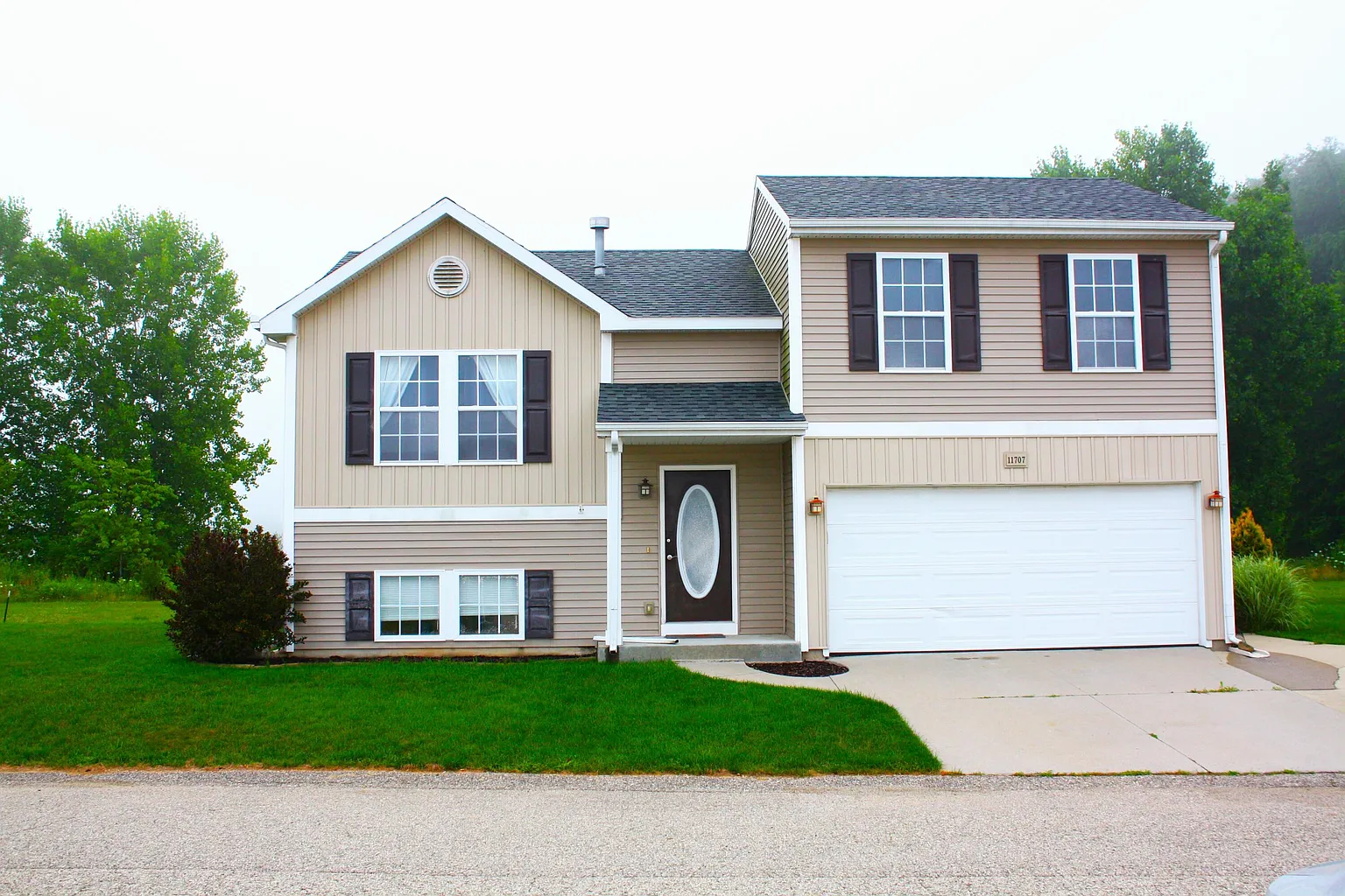 11707 E Bear Mdws SE photo 1