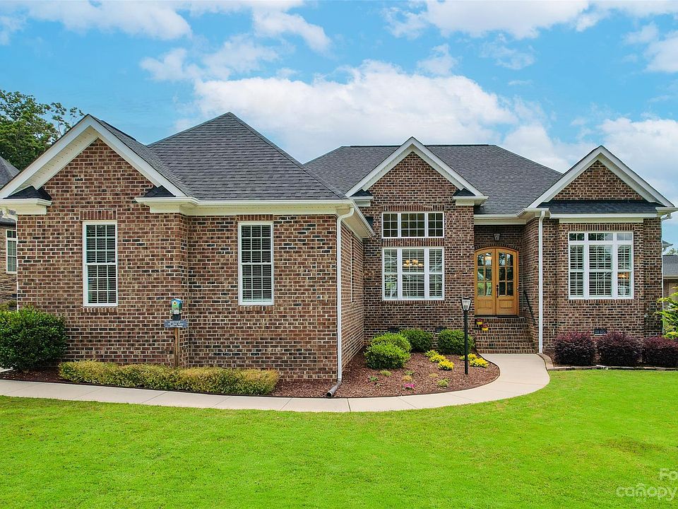 1st image of 2204 Bessie Lee Ct