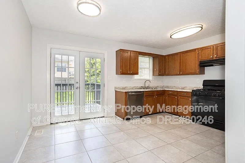 3 bed, 2.0 bath, 1266 sqft, $2,095 — Photo 3