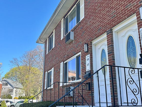 2nd image of 27 Oxford Cir #17