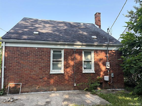 2nd image of 19674 Irvington St