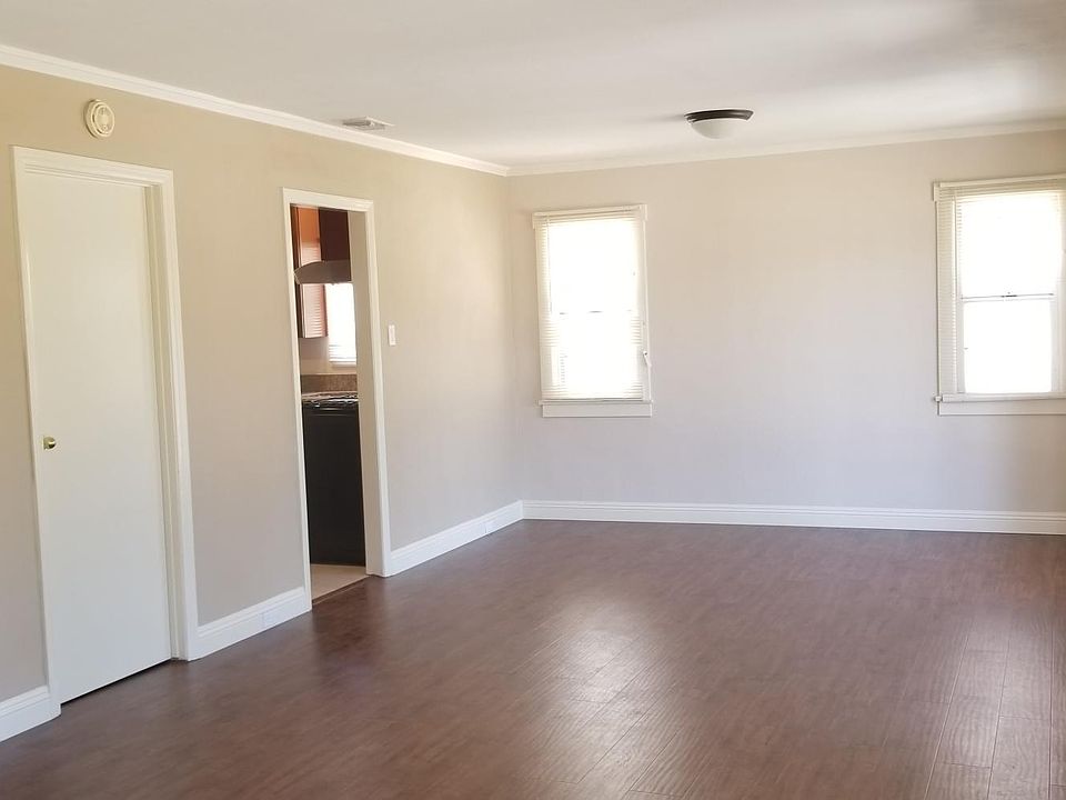 2nd image of 324 E College St